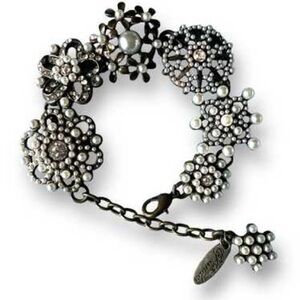 Plunder Elegant Floral Pearl Bracelet